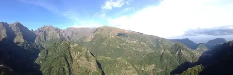 Panorama das montanhas da Madeira visto do miradouro dos Balcões, Ribeiro Frio