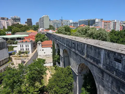 Vista do Aqueduto das Águas Livres a partir do terraço do Reservatório da Mãe d'Água, Lisboa